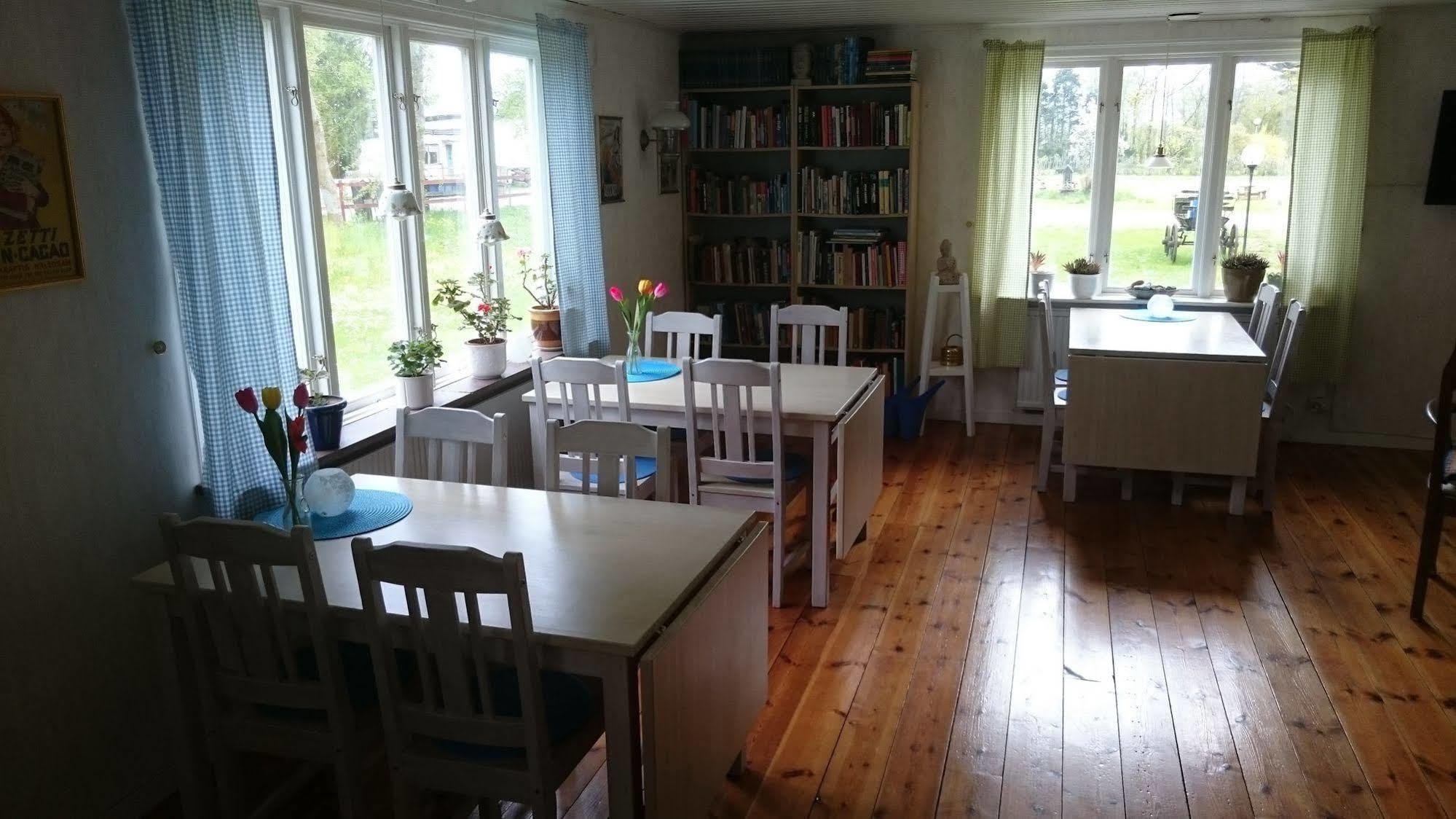 Stf Hagaby/Lantgarden Hostel Löttorp Extérieur photo